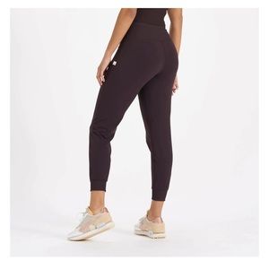 NWT Vuori - Daily Jogger (S) Dark Cherry